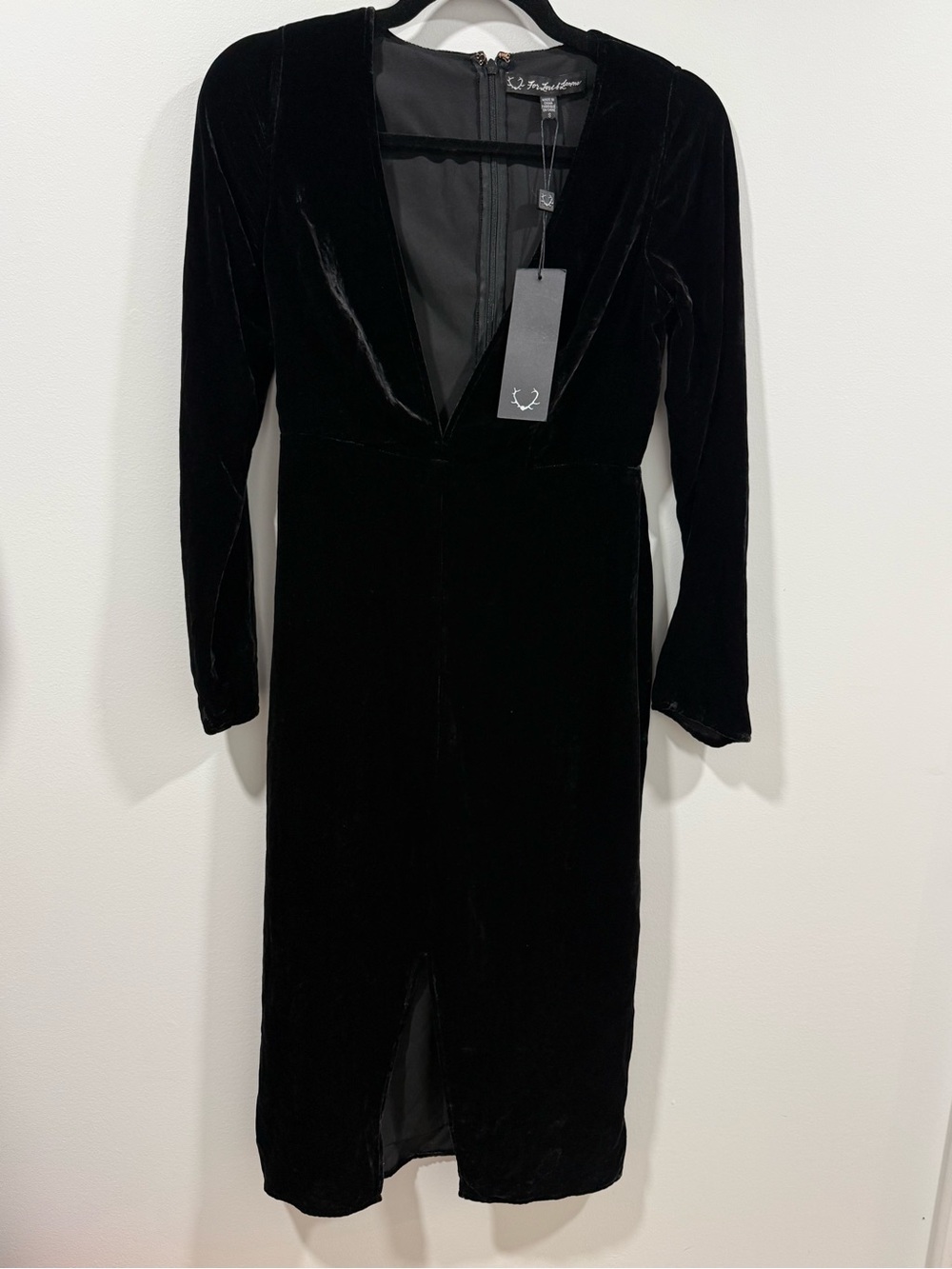 Elegant Black Velvet V-Neck Long Sleeve Dress
